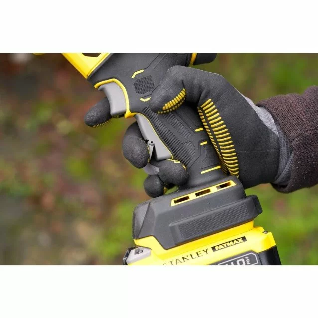 Foarfeca pentru crengi, vita de vie, Stanley SFMCPP32M1-QW cu acumulator 18V, capacitate de taiere 32 mm, livrata cu 1 acumulator de 4 ah si incarcator