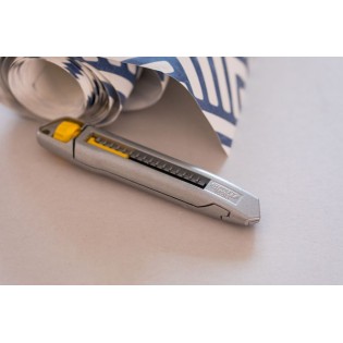 Cutter metalic Stanley interlock cu lama lunga 18mm