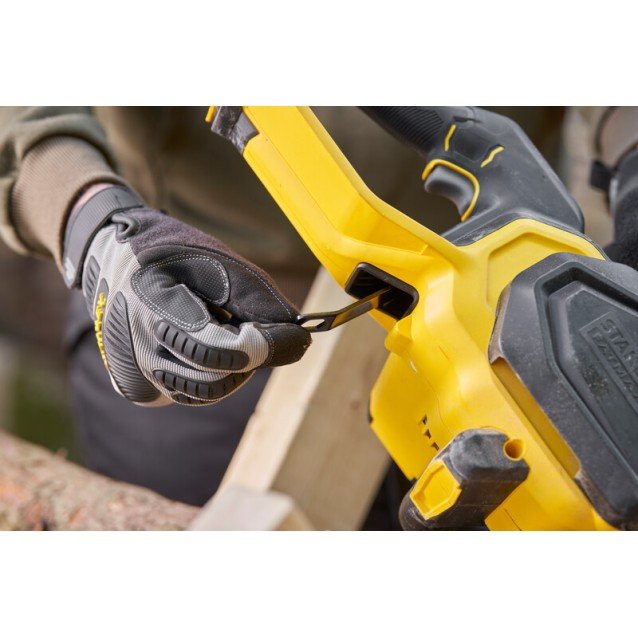 Fierastrau cu lant cu acumulator 18V Stanley Fatmax SFMCCS730M1-QW, lama 30cm, 1 acumulator x 4.0 ah si incarcator