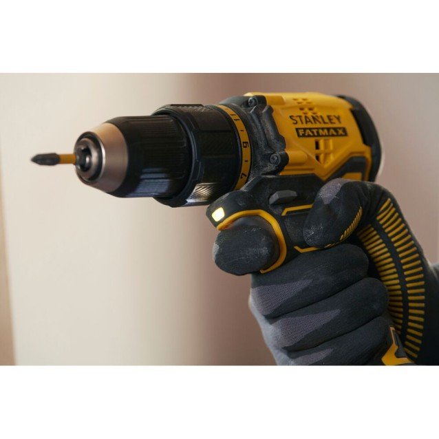 Masina de gaurit si insurubat cu acumulator 18V Stanley SFMCD710D2K-QW, motor fara perii, iluminare LED, 60nM, 2 x acumulator 2.0 Ah, incarcator si valiza transport