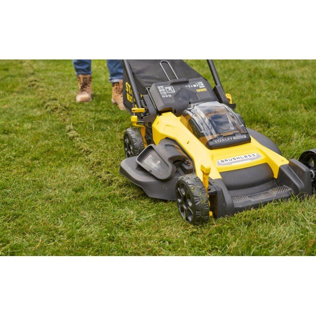 Masina de tuns gazonul Stanley SFMCMW2651M-QW cu acumulator 18V 2 x 4.0 ah, motor fara perii, latime de taiere 51 cm, cos colector 40 litri Masina de tuns gazonul Stanley SFMCMW2651M-QW cu acumulator 18V 2 x 4.0 ah, motor fara perii, latime de taiere 51 cm, cos colector 40 litri