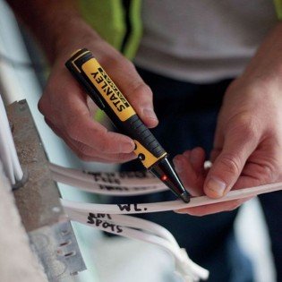 Tester de tensiune si metal fara contact Stanley FMHT82567-0 Tester de tensiune si metal fara contact Stanley FMHT82567-0