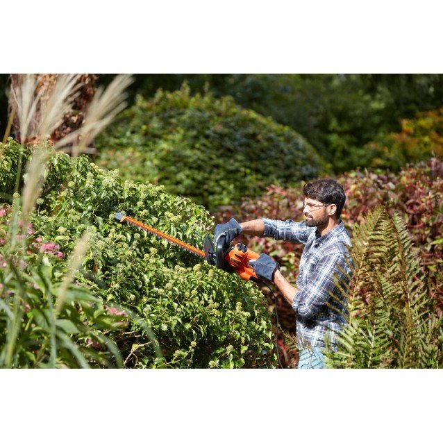 Foarfeca electrica pentru tuns gard viu Black Decker BEHTS301-QS, 500 W, lungime lama 50 cm, grosime taiere 22 mm, maner dublu si protectie de mana transparenta Foarfeca electrica pentru tuns gard viu Black Decker BEHTS301-QS, 500 W, lungime lama 50 cm, grosime taiere 22 mm, maner dublu si protectie de mana transparenta