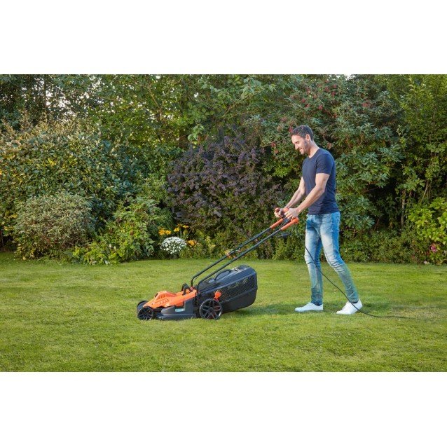 Masina de tuns gazonul cu motor electric Black Decker BEMW471BH-QS, 1600w, latime de taiere 38 cm, cos colector 45 litri