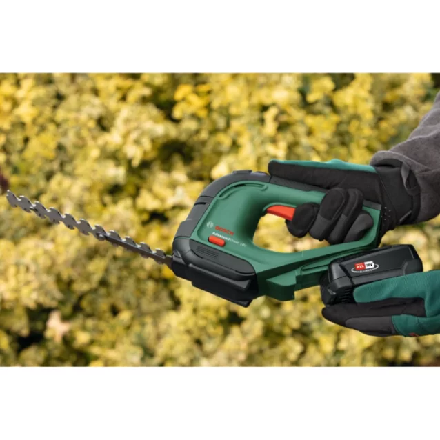 Masina de tuns gard viu AdvancedShear 18V-10 cu acumulator Bosch