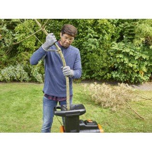 Tocator electric pentru crengi si resturi vegetale, Black Decker BEGAS5800-QS, 2800w Tocator electric pentru crengi si resturi vegetale, Black Decker BEGAS5800-QS, 2800w