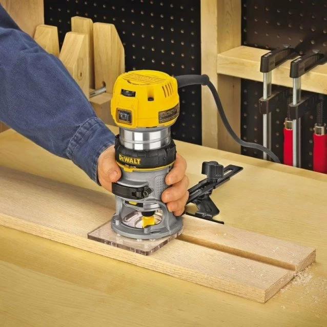 Masina de frezat verticala DeWalt D26200-QS