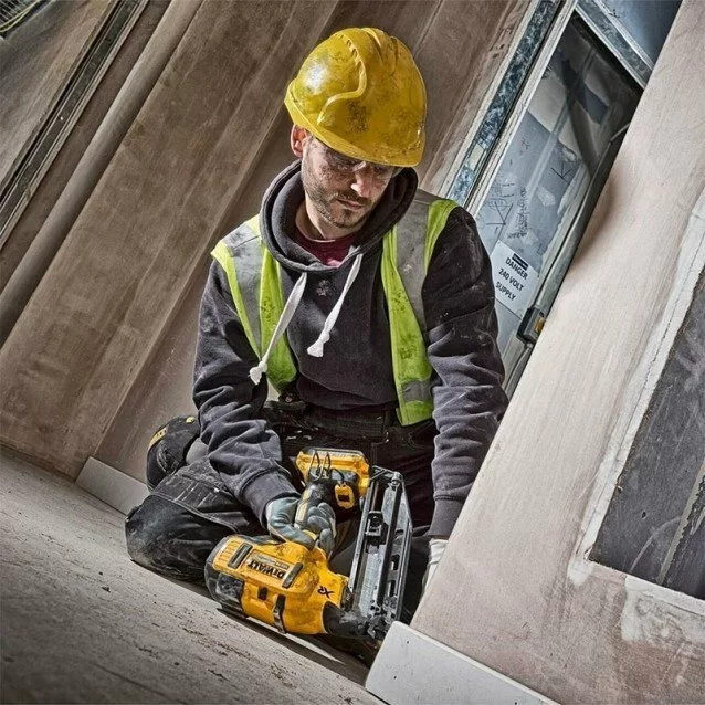 Pistol pentru batut cuie cu acumulator DeWalt DCN660N-XJ - SOLO Pistol pentru batut cuie cu acumulator DeWalt DCN660N-XJ - SOLO