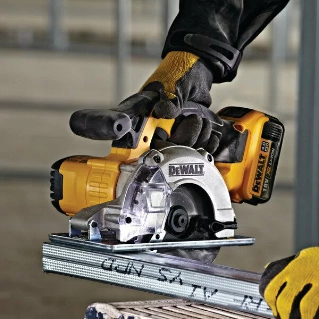 Ferastrau circular cu acumulator DeWalt DCS373N-XJ - SOLO Ferastrau circular cu acumulator DeWalt DCS373N-XJ - SOLO