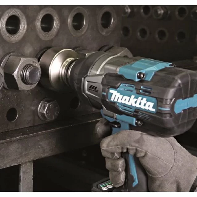 Masina de insurubat cu impact cu acumulatori Makita TW001GM201