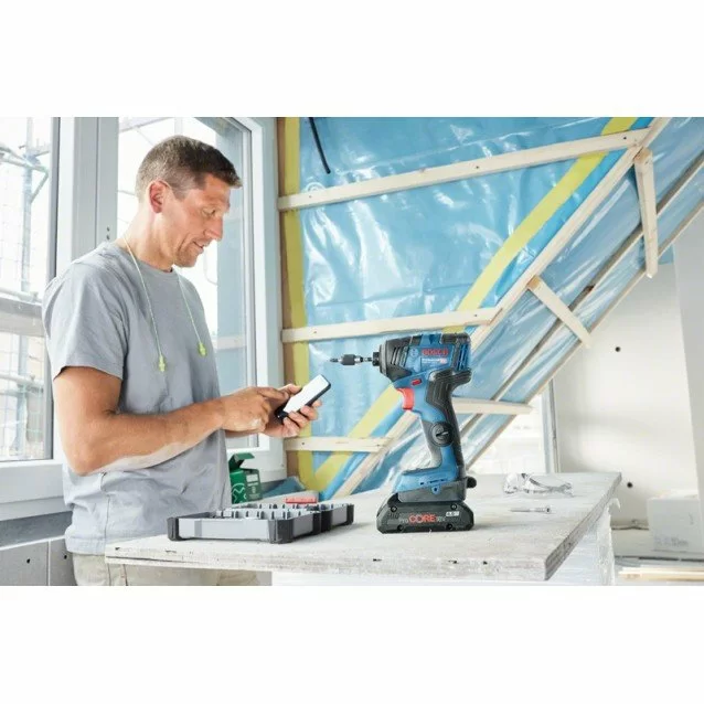Masina de insurubat cu impact cu acumulatori Bosch GDR 18V-200 C - SOLO