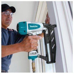 Pistol pneumatic de impuscat cuie cu jumatate de cap Makita AF601 Pistol pneumatic de impuscat cuie cu jumatate de cap Makita AF601