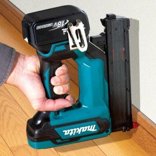 Pistol de batut cuie cu jumatate de cap cu acumulatori Makita DFN350Z - SOLO Pistol de batut cuie cu jumatate de cap cu acumulatori Makita DFN350Z - SOLO